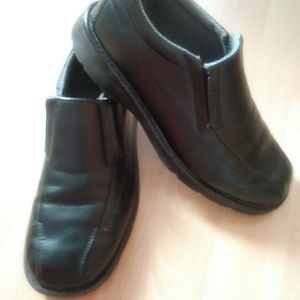Boys Dress shoes slip on Boys Sz 5